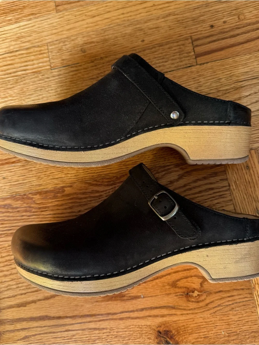 Women's Dansko Berry Clog Black Burnished Nubuck